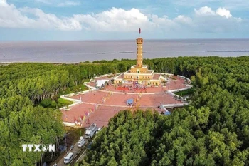 Đất Mũi Cà Mau - nơi chứa đựng cảm xúc thiêng liêng mà bất cứ du khách nào cũng cảm nhận được khi đặt chân đến đây. (Ảnh: Chanh Đa/TTXVN)