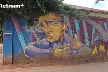 Những bức tranh tường rực rỡ tô điểm cho diện mạo khu ngoại ô ở Nam Phi