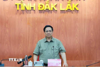Thủ tướng Phạm Minh Chính làm việc với lãnh đạo các tỉnh: Đắk Lắk, Gia Lai, Khánh Hòa, Lâm Đồng để triển khai các biện pháp khắc phục hậu quả mưa lũ, ổn định đời sống nhân dân. (Ảnh: Dương Giang/TTXVN)