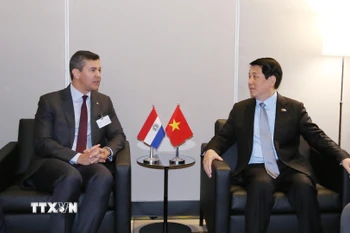 Chủ tịch nước Lương Cường gặp Tổng thống Paraguay Santiago Pena Palacios. (Ảnh: TTXVN)