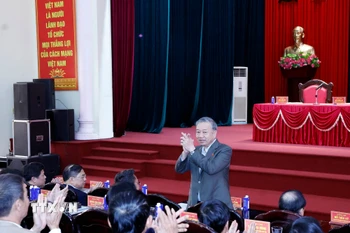 Tổng Bí thư Tô Lâm tại cuộc tiếp xúc cử tri 3 xã Kiến Xương, Lê Lợi, và Quang Lịch của tỉnh Hưng Yên. (Ảnh: Thống Nhất/TTXVN)