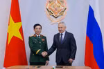 Đại tướng Phan Văn Giang hội kiến Đại tướng Sergei Shoigu, Thư ký Hội đồng An ninh Liên bang Nga tại Moscow. (Ảnh: BQP)