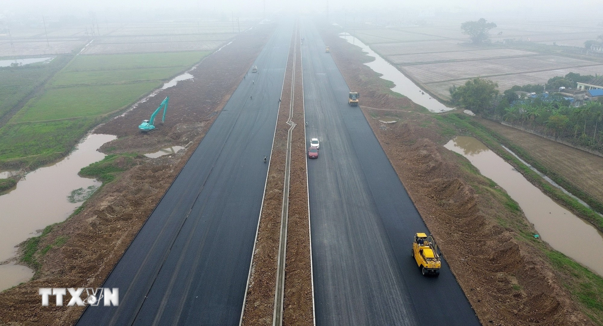 ttxvn-duong-ven-bien-nam-dinh-1.jpg