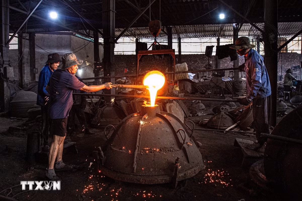 माई डोंग कास्टिंग विलेज - सदियों पुरानी परंपरा को संजोते हुए, नए मूल्यों का निर्माण करते हुए। ttxvn-duc-gang-hai-phong-18.jpg