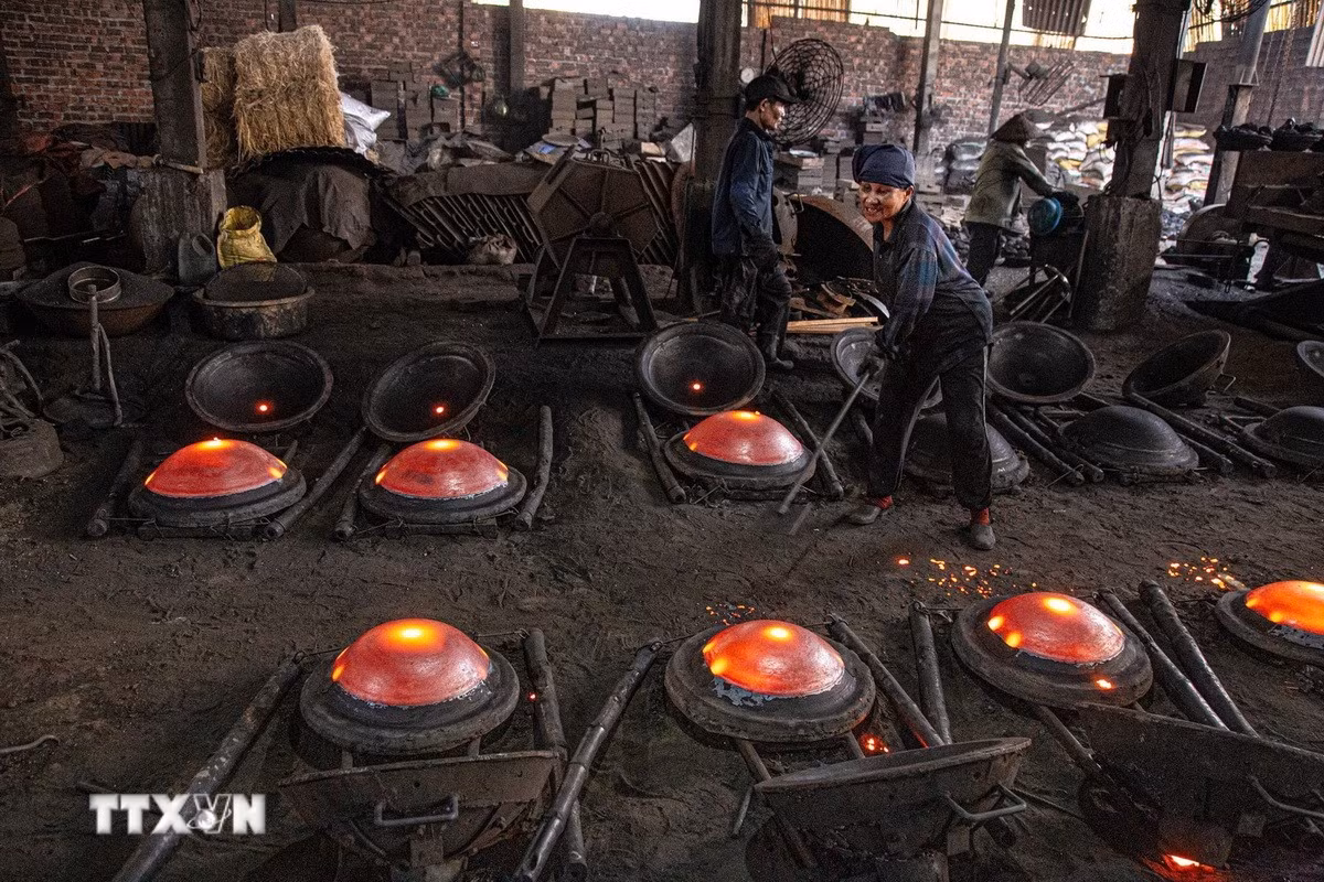 माई डोंग कास्टिंग विलेज - सदियों पुरानी परंपरा को संजोते हुए, नए मूल्यों का निर्माण करते हुए। ttxvn-duc-gang-hai-phong-1.jpg