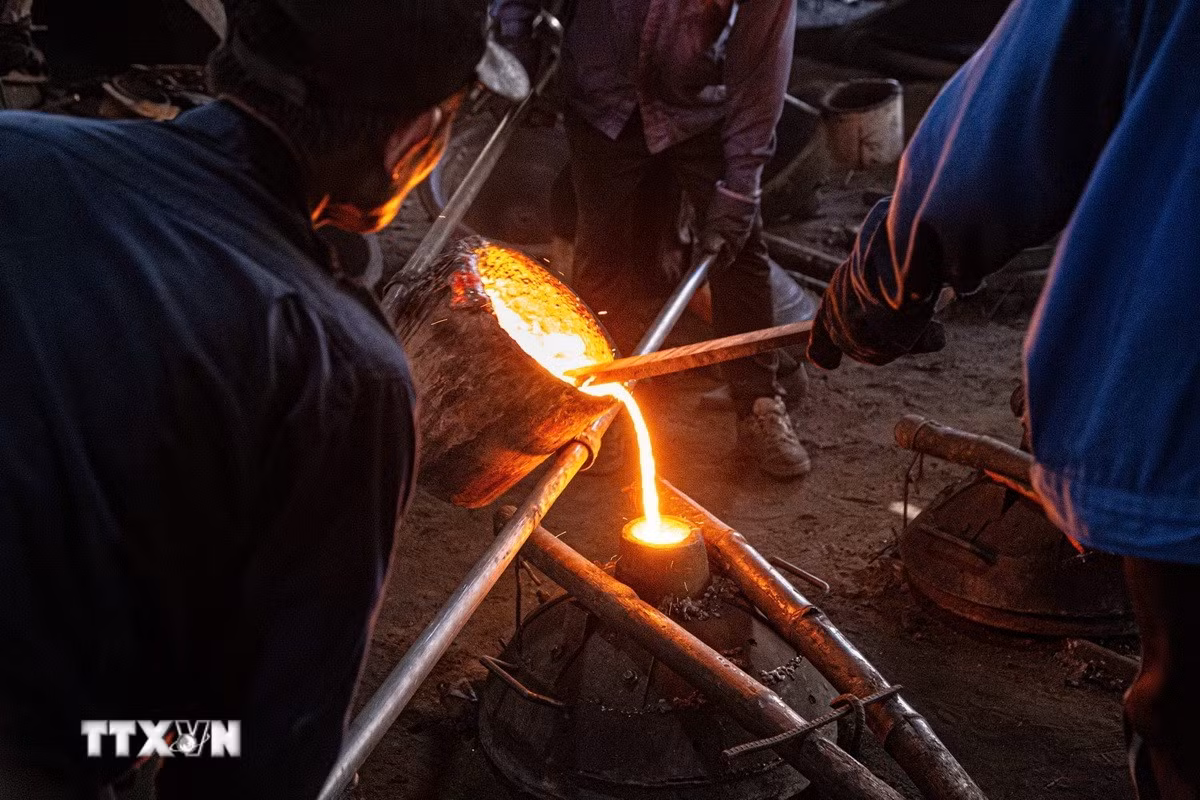 माई डोंग कास्टिंग विलेज - सदियों पुरानी परंपरा को संजोते हुए, नए मूल्यों का निर्माण करते हुए। ttxvn-duc-gang-hai-phong-17.jpg