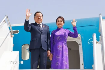 Chủ tịch Quốc hội Trần Thanh Mẫn và Phu nhân kết thúc tốt đẹp chuyến thăm chính thức Vương quốc Maroc. (Ảnh: Doãn Tấn/TTXVN)