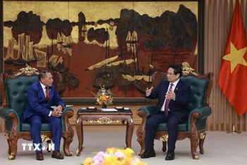 Thủ tướng Phạm Minh Chính tiếp Bộ trưởng Ngoại giao và Ngoại thương Quần đảo Solomon Peter Shanel Agovaka. (Ảnh: Dương Giang/TTXVN)