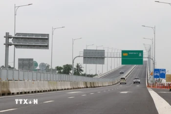 Cầu Nhơn Trạch tại Dự án thành phần 3, đường Vành đai 3-Thành phố Hồ Chí Minh đoạn qua Đồng Nai. (Ảnh minh họa: Công Phong/TTXVN)