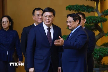 Thủ tướng Phạm Minh Chính tiếp ông Vi Thao, Chủ tịch Khu tự trị dân tộc Choang Quảng Tây, Trung Quốc. (Ảnh: Dương Giang/TTXVN)