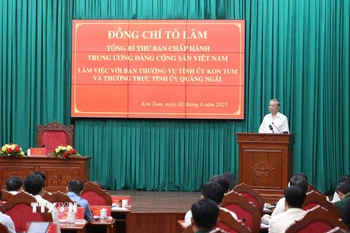 Tổng Bí thư Tô Lâm phát biểu tại buổi làm việc với Ban Thường vụ Tỉnh ủy Kon Tum và Thường trực Tỉnh ủy Quảng Ngãi. (Ảnh: Thống Nhất/TTXVN)