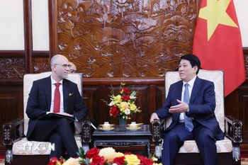 Chủ tịch nước Lương Cường tiếp Đại sứ Canada tại Việt Nam Shawn Steil đến chào từ biệt. (Ảnh: Lâm Khánh/TTXVN)