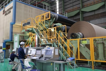 Sản phẩm của Công ty Trách nhiệm hữu hạn Kraft of Asia Paperboard & Packaging (KOA), khu công nghiệp Phú Mỹ 3, thành phố Phú Mỹ. (Ảnh: Hoàng Nhị/TTXVN)