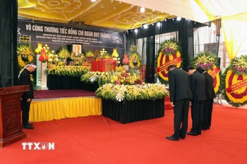 Tổ chức trọng thể Lễ An táng nguyên Phó Chủ tịch Hội đồng Bộ trưởng Đoàn Duy Thành tại quê nhà. (Ảnh: Hoàng Ngọc/TTXVN)