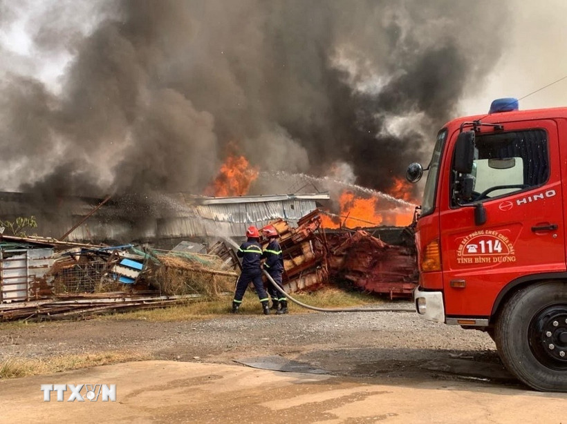 Diễn tập phương án xử lý tình huống cháy, nổ và cứu nạn, cứu hộ tại TP Hồ Chí Minh. (Ảnh: Thanh Vũ/TTXVN)
