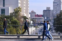 Người dân tại Thủ đô Damascus (Syria) ngày 10/12/2024. (Ảnh: THX/TTXVN)