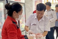 Kiểm tra cửa hàng Công ty C.P Việt Nam tại Mỹ Xuyên: Chưa phát hiện các sản phẩm lợn, gà bệnh