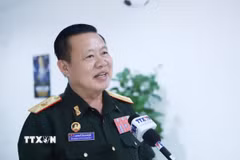Thiếu tướng Boutsady Inthalangsy, Phó Chánh Văn phòng Bộ Quốc phòng Lào, khẳng định bộ phim là bài học lịch sử trực quan sinh động nhất dành cho lực lượng vũ trang hai nước Lào-Việt Nam. (Ảnh: Xuân Tú /TTXVN)