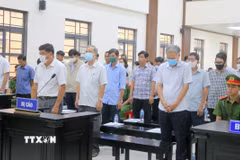Các bị cáo tại phiên tòa sơ thẩm ngày 28/1/2026. (Ảnh: Công Mạo/TTXVN)
