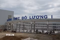 Năm học 2026 - 2027, trường THPT Đô Lương 1 được đầu tư xây mới với tổng vốn đầu tư hơn 100 tỷ đồng, đáp ứng yêu cầu dạy học Chương trình Giáo dục phổ thông mới. (Ảnh: Bích Huệ/TTXVN)