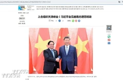 Tân Hoa Xã đưa tin về cuộc hội kiến giữa Chủ tịch Trung Quốc Tập Cận Bình và Thủ tướng Chính phủ Phạm Minh Chính. (Ảnh: TTXVN phát) 