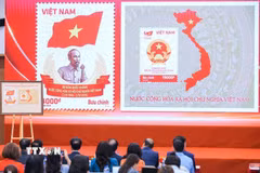 Bộ tem bưu chính đặc biệt ra mắt. (Ảnh: Hoàng Hiếu/TTXVN)
