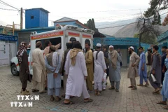 Xe cứu thương chuyển nạn nhân bị thương do động đất tới bệnh viện tại tỉnh Kunar, Afghanistan, ngày 1/9/2025. (Ảnh: THX/TTXVN)