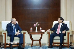 Thủ tướng Phạm Minh Chính gặp Thủ tướng Armenia Nikol Pashinyan. (Ảnh: Dương Giang/TTXVN)