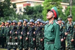 Chiến sỹ mới của Lữ đoàn đặc công 113 đọc 10 lời thề danh dự của quân nhân trong lễ tuyên thệ. (Ảnh: Trọng Đức/TTXVN)