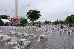 Tỉnh An Giang hiện hơn 17.000 mộ liệt sỹ chưa xác định được thông tin và hơn 13.000 mộ còn thiếu thông tin. (Ảnh: TTXVN phát)