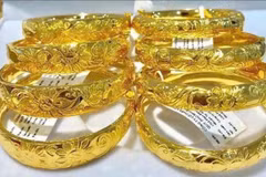 Vàng được bày bán tại cửa hàng. (Nguồn: Vietnam+)