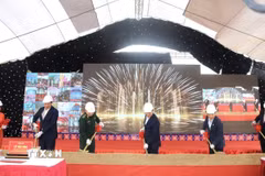 Phó Thủ tướng Chính phủ Bùi Thanh Sơn tại lễ khởi công xây dựng Trường phổ thông dân tộc nội trú Tiểu học và Trung học cơ sở xã Xuân Trường. (Ảnh: Chu Hiệu/TTXVN)