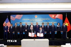 Tổng Bí thư Tô Lâm chứng kiến lễ trao Hợp đồng cung cấp động cơ GTF và dịch vụ bảo dưỡng toàn diện cho tàu bay A321NEO và A321 XLR giữa VietjetAir (Việt Nam) và Pratt & Whitney. (Ảnh: Thống Nhất/TTXVN)