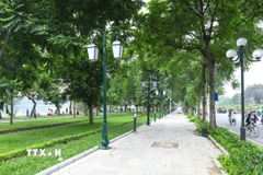 Công viên Thống Nhất, Hà Nội đoạn phố Lê Duẩn đã tháo dỡ hơn 650m rào và cải tạo vỉa hè, tạo không gian mở cho người dân. (Ảnh: Lê Đông/TTXVN)