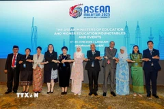 Các Bộ trưởng Giáo dục ASEAN tham dự Hội nghị bàn tròn Bộ Giáo dục và Giáo dục Đại học ASEAN tại Langkawi ngày 19/6. (Ảnh: TTXVN phát)