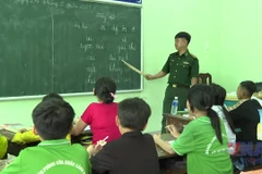 Lớp học tình thương của thầy giáo quân hàm xanh