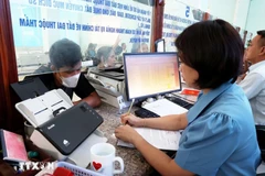 Cán bộ, công chức, viên chức trong năm trước liền kề hoặc năm xét tinh giản biên chế bị xếp loại không hoàn thành nhiệm vụ sẽ bị tinh giản biên chế. (Ảnh minh hoạ: Hồng Đạt/TTXVN)
