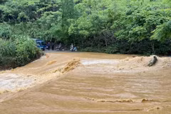 Tìm thấy thi thể cháu bé bị nước cuốn trôi mất tích ở Điện Biên