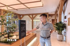 Các phòng tập gym, yoga tại tầng 2 của tòa nhà bị đặt biển báo không cho cư dân sử dụng. (Ảnh: Quốc Dũng/TTXVN) 