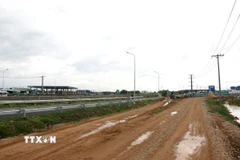 Sau hơn 2 năm đưa vào hoạt động, các trạm dừng nghỉ trên cao tốc Vĩnh Hảo-Phan Thiết vẫn đang xây dựng dở dang. (Ảnh: Nguyễn Thanh/TTXVN)