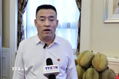 Ông Lý Hạ Bằng, Giám đốc Bộ phận lựa chọn sản phẩm chuỗi cung ứng của Công ty Trách nhiệm hữu hạn Dịch vụ ăn uống Kinghey Hà Bắc, Trung Quốc. Ảnh: Quang Hưng/TTXVN)