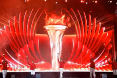 Nghi thức thắp đuốc tại lễ khai mạc Sport Festival 2026. (Ảnh: Nguyễn Thanh/TTXVN)
