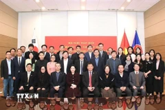 Các đại biểu tham dự Hội nghị chụp ảnh lưu niệm. (Ảnh: Đức Thắng/TTXVN)
