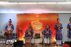 Hòa tấu Tiểu nhạc “Thập thủ liên hoàn” thường được biểu diễn trong các buổi thiết triều và yến tiệc cung đình. (Ảnh: Lê Đạt/ TTXVN)