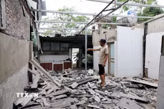 Khu vực bị ảnh hưởng trực tiếp đến 11 hộ dân, trong khi phạm vi nguy cơ có thể lan rộng đến hàng chục hộ khác. (Ảnh: Tạ Toàn/TTXVN)
