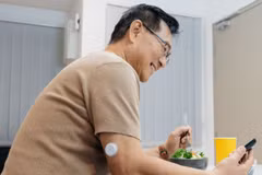FreeStyle Libre 2 Plus đạt chuẩn iCGM, giúp an tâm theo dõi và quản lý đường huyết. (Nguồn: Vietnam+)