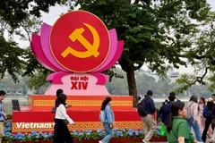 Không gian bên bờ Hồ Hoàn Kiếm, Hà Nội ngày 19/1/2026. (Ảnh: Thái Hà/Vietnam+)