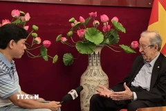 Ông Noureddine Djoudi, nhà ngoại giao kỳ cựu Algeria trả lời phóng viên TTXVN. (Ảnh: Nguyễn An/TTXVN)