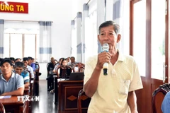 Ngư dân đặt câu hỏi liên quan đến hành vi bị xử lý hình sự trong vi phạm khai thác IUU. (Ảnh: Trung Kiên/TTXVN)