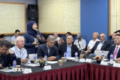 Lãnh đạo doanh nghiệp Malaysia trao đổi tại hội thảo. (Ảnh: Viên Luyến/TTXVN)